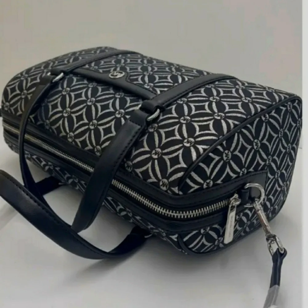 SOLD michael Kors Glitter Jet Set Crossbody - Picture 7 of 9
